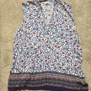 Sleeveless blue print top